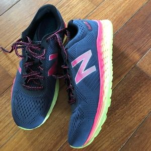NB women’s sneakers